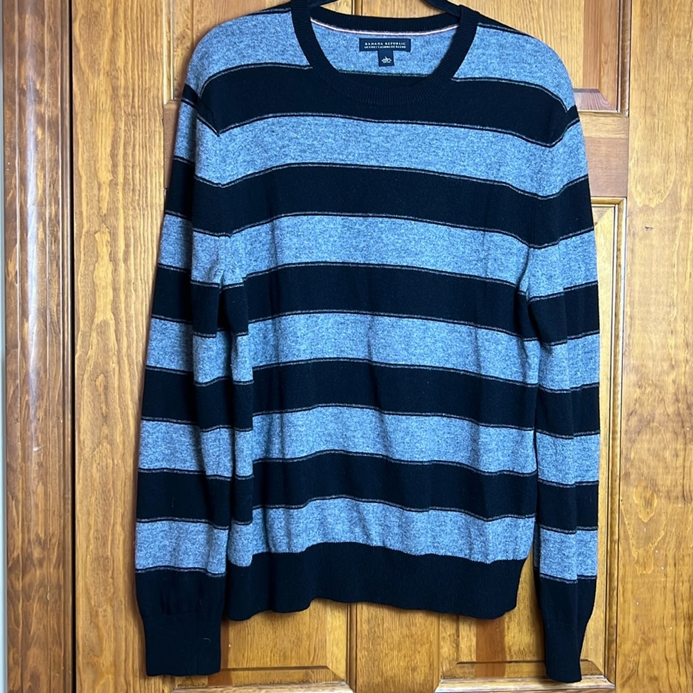 Men's Large Banana Republic Luxury Cashmere Blend Black And Gray Striped Sweater